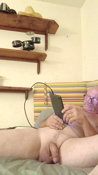 ripdogred3 live cam on Cam4