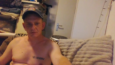 ritchyjowenie85 live cam on Cam4