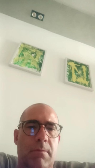 rob81cv live cam on Cam4