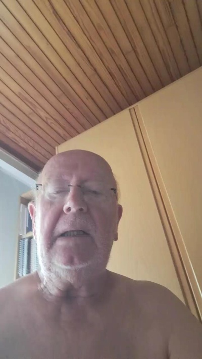 robert42 live cam on Cam4