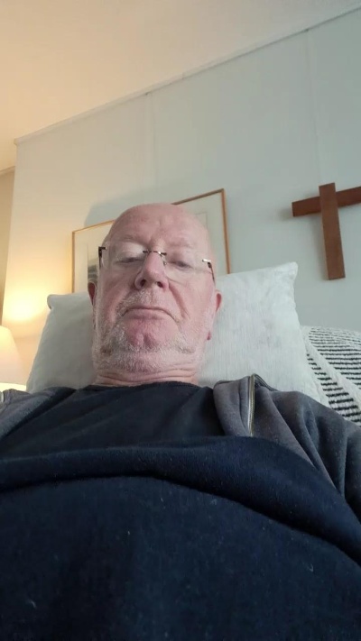 robert42 live cam on Cam4