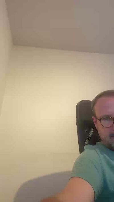 robertmeier_hot live cam on Cam4