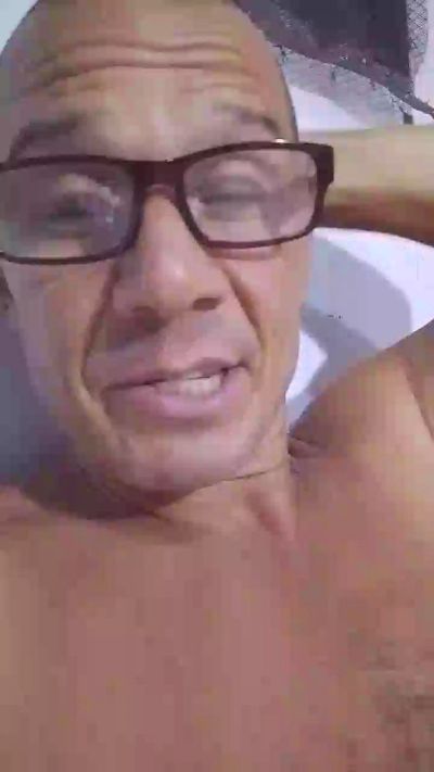 roberto5 live cam on Cam4