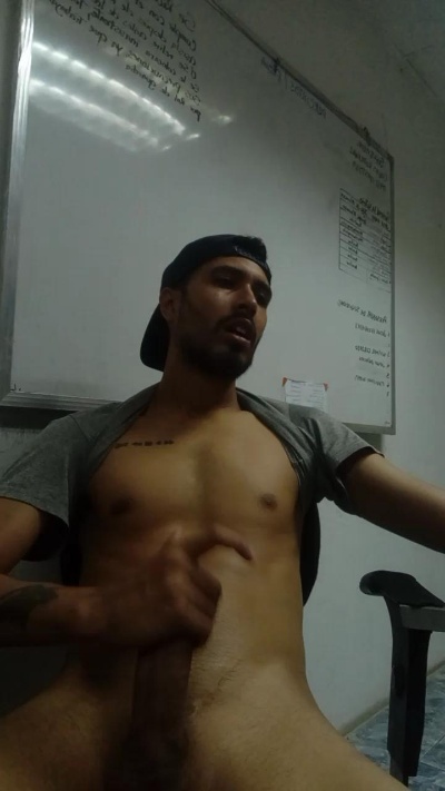 robinson183 live cam on Cam4