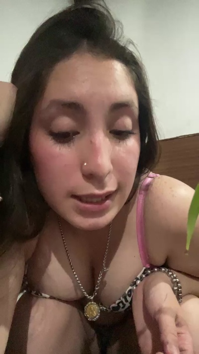 rocio33 live cam on Cam4