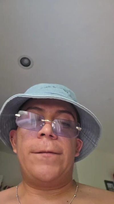 rodmanuelmexico live cam on Cam4