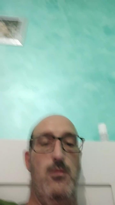 romanovoglio live cam on Cam4