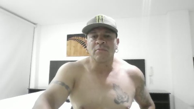 ronimasajes2009 live cam on Cam4