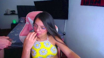 room_kiitty live cam on Cam4