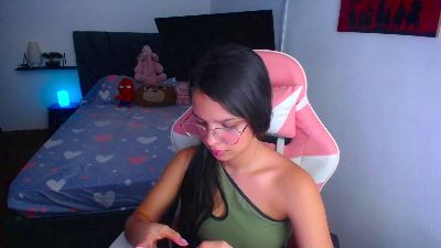 room_kiitty live cam on Cam4