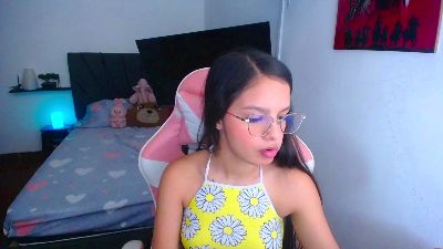 room_kiitty live cam on Cam4