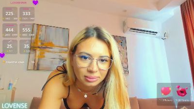 rosavelle live cam on Cam4
