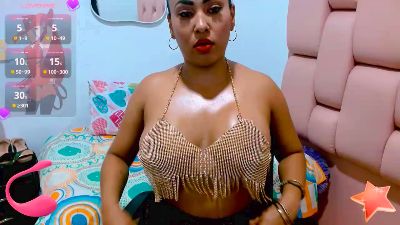roxyhot19 live cam on Cam4