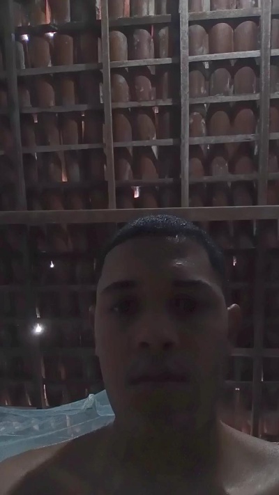 ruan28 live cam on Cam4