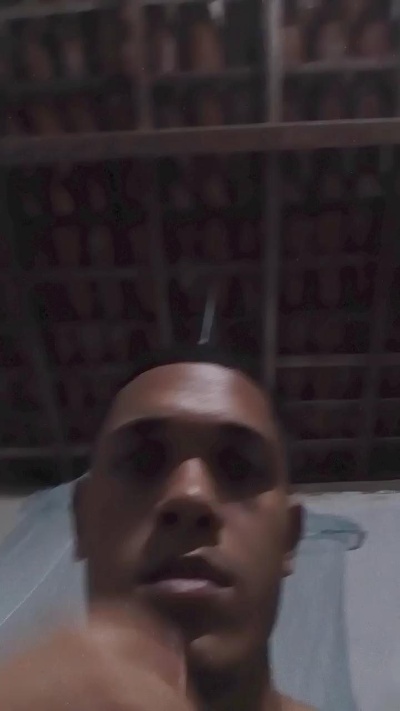 ruan28 live cam on Cam4