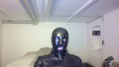 rubberneoguy live cam on Cam4