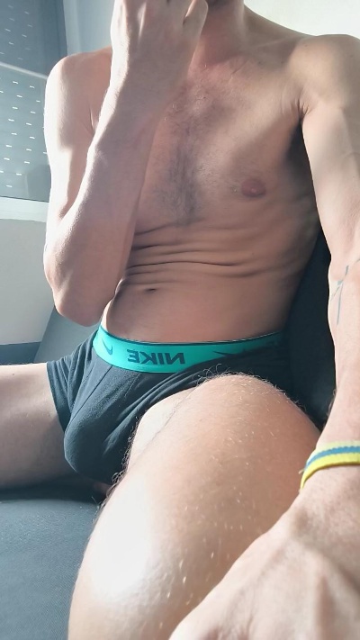 ruben2415 live cam on Cam4