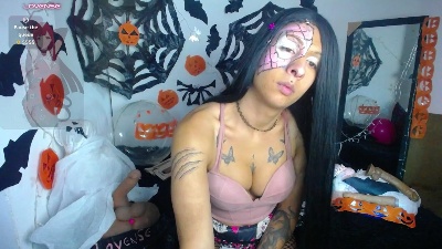 ruby_ofarell21 live cam on Cam4