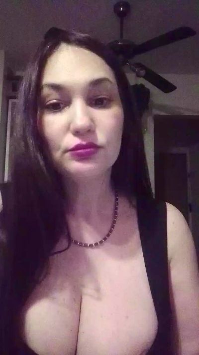 rubyqueenof live cam on Cam4