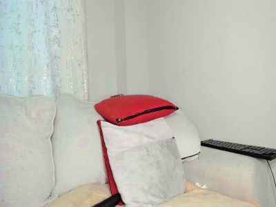 rubyred_fun live cam on Cam4