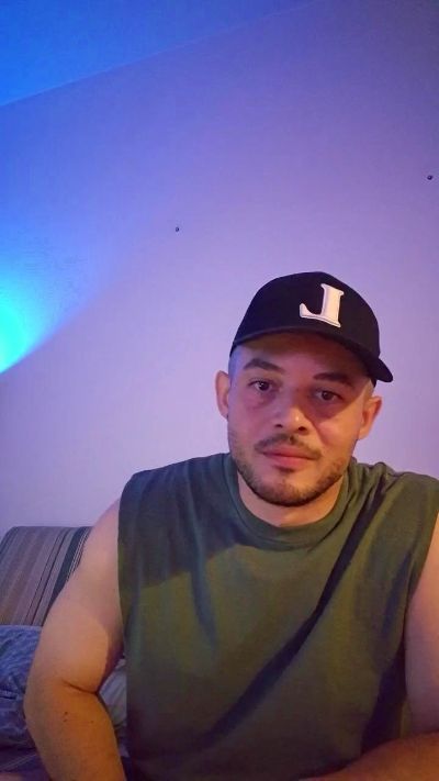 runtothesun live cam on Cam4