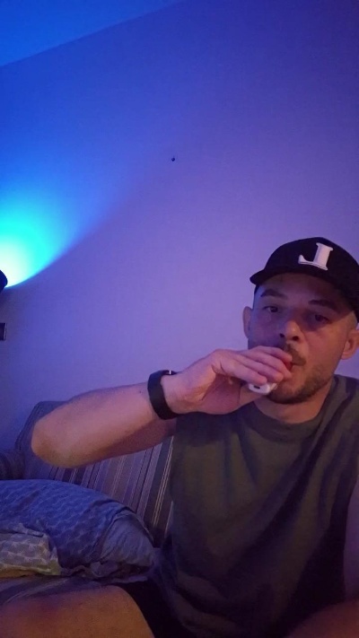 runtothesun live cam on Cam4
