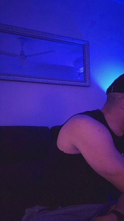 runtothesun live cam on Cam4