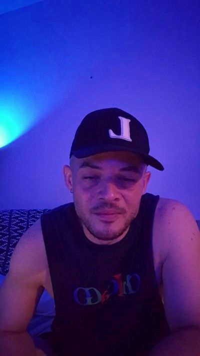runtothesun live cam on Cam4