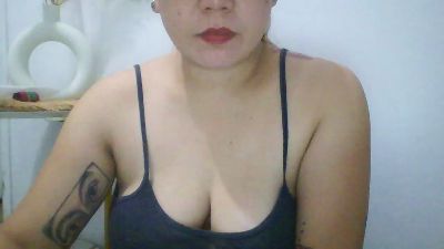ryessi4u live cam on Cam4
