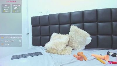 sabrina_med live cam on Cam4