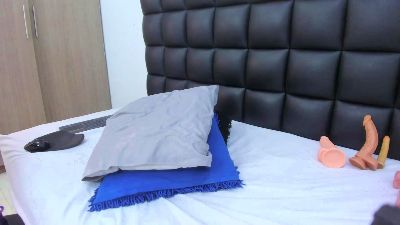 sabrina_med live cam on Cam4