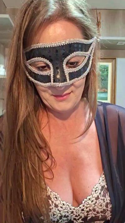 sabrinafarm live cam on Cam4
