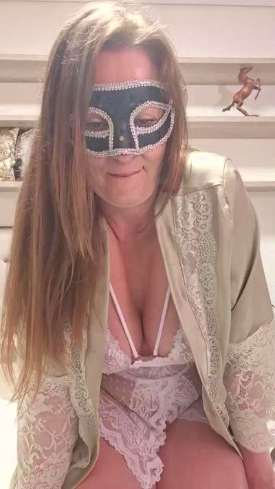 sabrinafarm live cam on Cam4