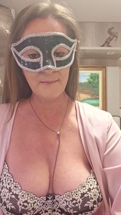 sabrinafarm live cam on Cam4