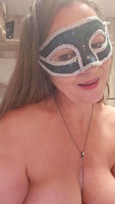 sabrinafarm live cam on Cam4