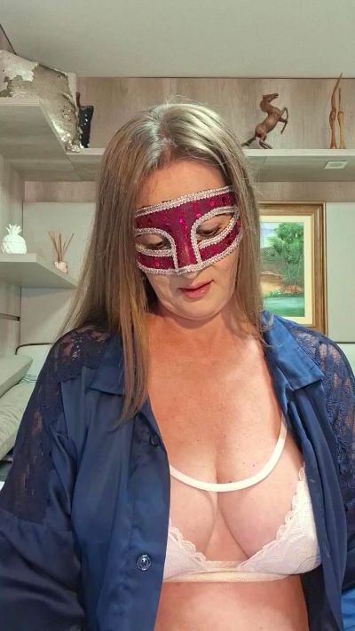 sabrinafarm live cam on Cam4