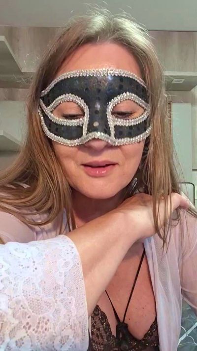 sabrinafarm live cam on Cam4