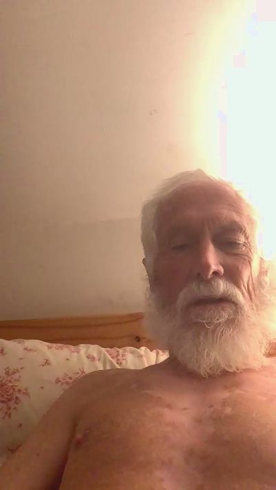 sacredwild live cam on Cam4