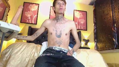 saintboyskinny live cam on Cam4