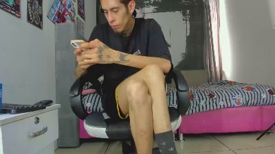 saintboyskinny live cam on Cam4