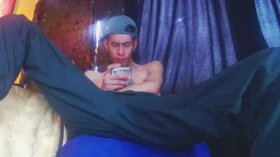 saintboyskinny live cam on Cam4