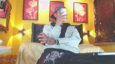 saintboyskinny live cam on Cam4