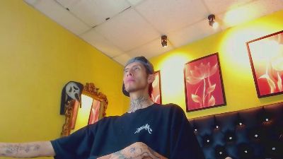 saintboyskinny live cam on Cam4