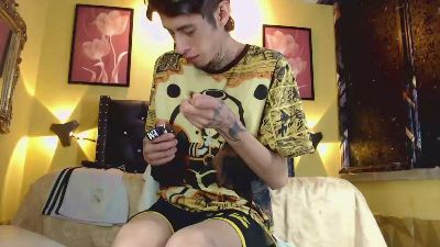 saintboyskinny live cam on Cam4