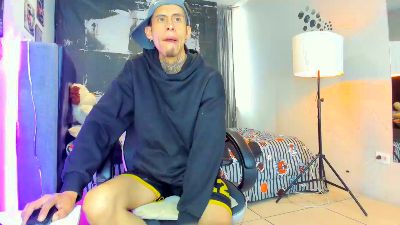 saintboyskinny live cam on Cam4
