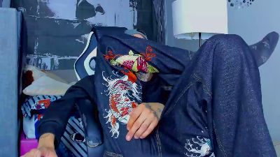 saintboyskinny live cam on Cam4