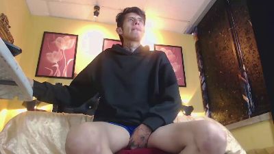 saintboyskinny live cam on Cam4