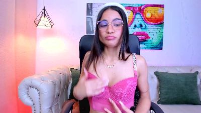 saly_beneth live cam on Cam4