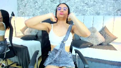 saly_beneth live cam on Cam4