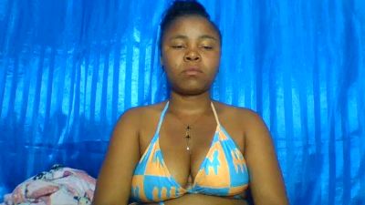 saminah3 live cam on Cam4